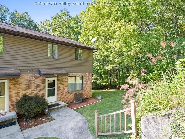 791 Roxalana Hills Dr, Dunbar, WV 25064