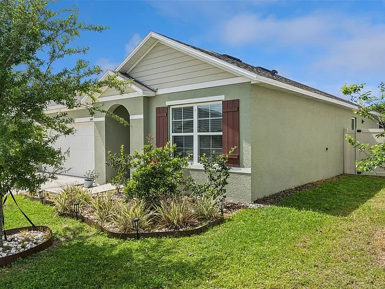 544 Park Place Blvd — Photo 3