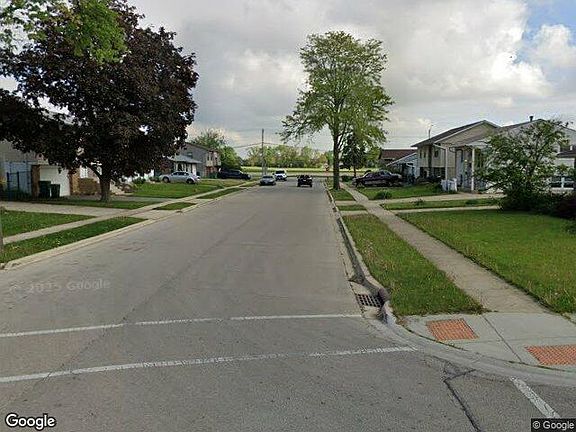 Exterior Neighborhood (street photo)