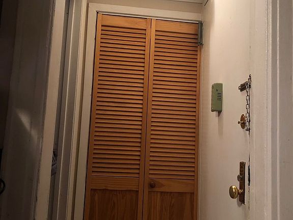 3rd image of 2433 38th St APT 3R