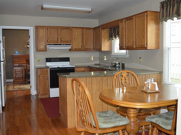 3rd image of 14 Lochview Dr