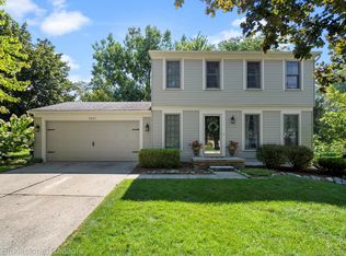1601 Dancer Dr, Rochester Hills, MI 48307
