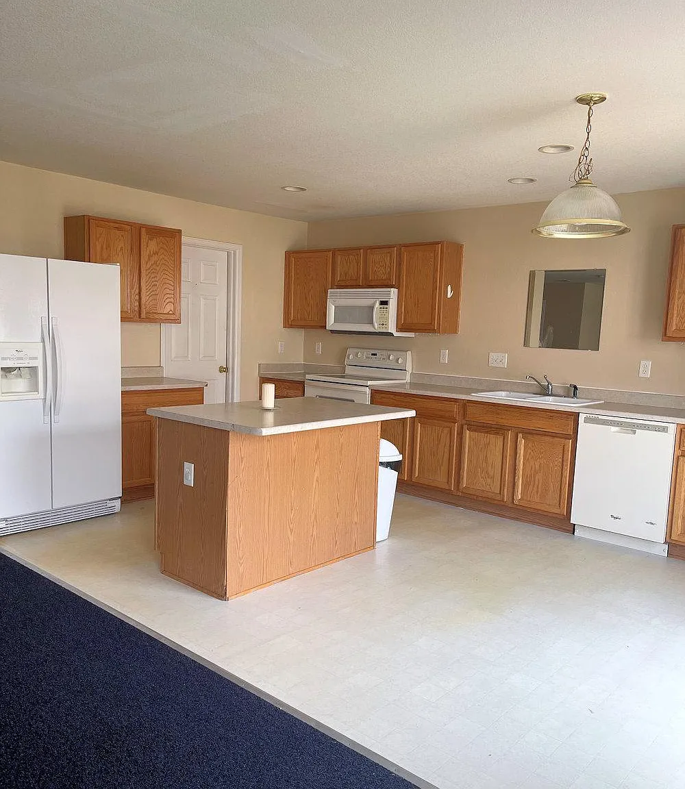 983 Canary Ct — Photo 3
