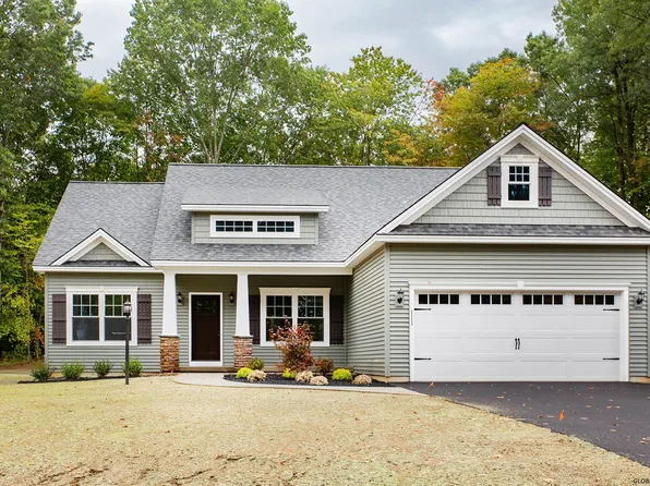 206 Patriot Hill Dr, Saratoga Springs, NY 12866
