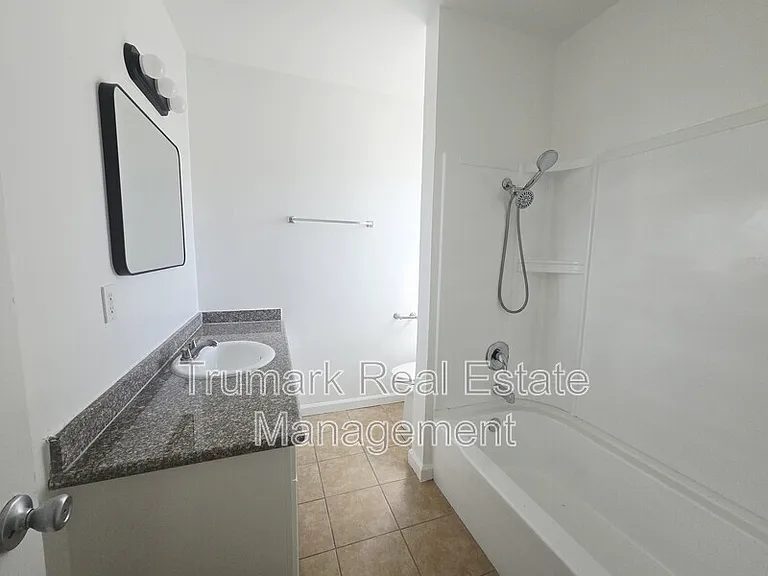 210 W Tujunga Ave #5 — Photo 10