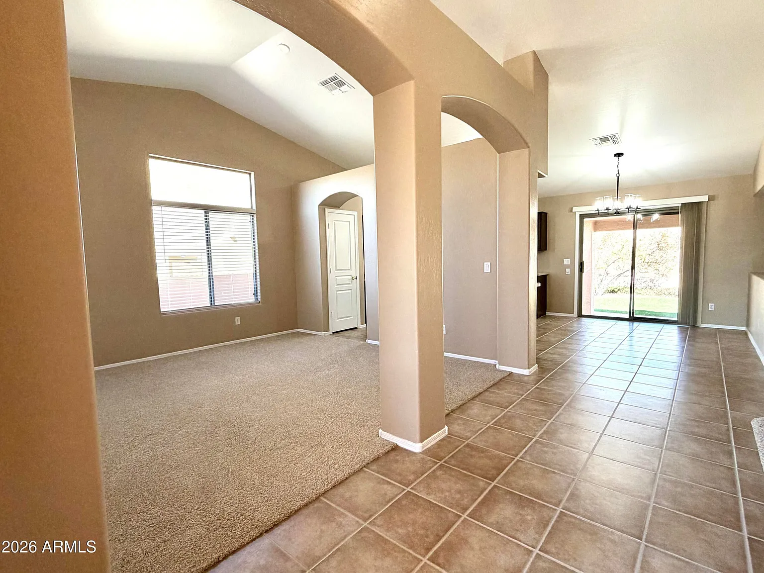 3 bed, 2.5 bath, 1833 sqft, $2,400 — Photo 2