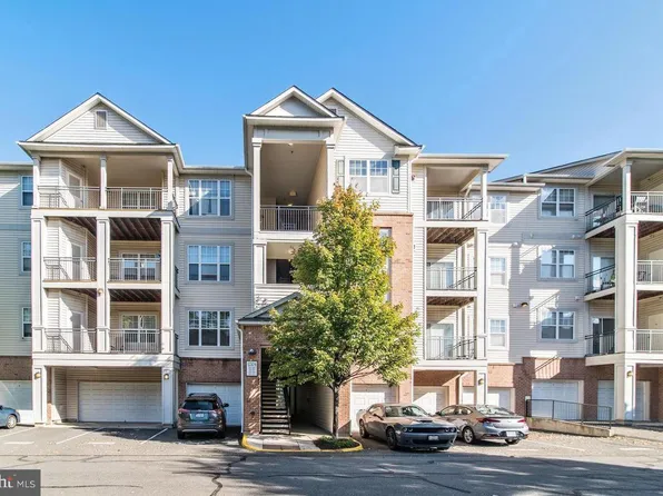 12104 Garden Grove Cir Unit 301, Fairfax, VA 22030
