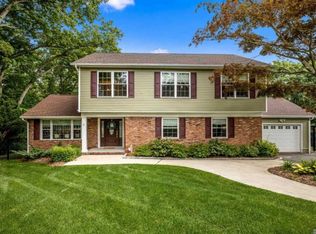 19 Walker Pl, Melville, NY 11747