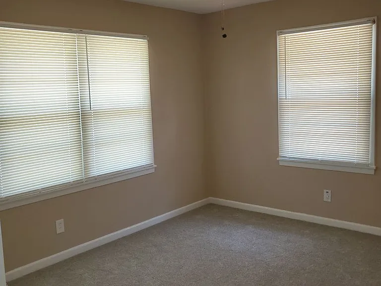 304 E Ellen Ave — Photo 15