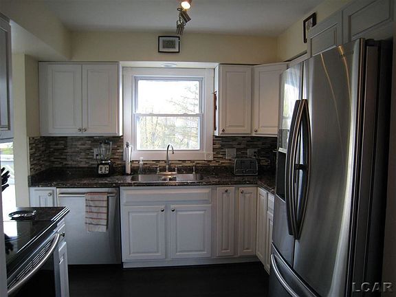 4th image of 500 Parkway Ct
