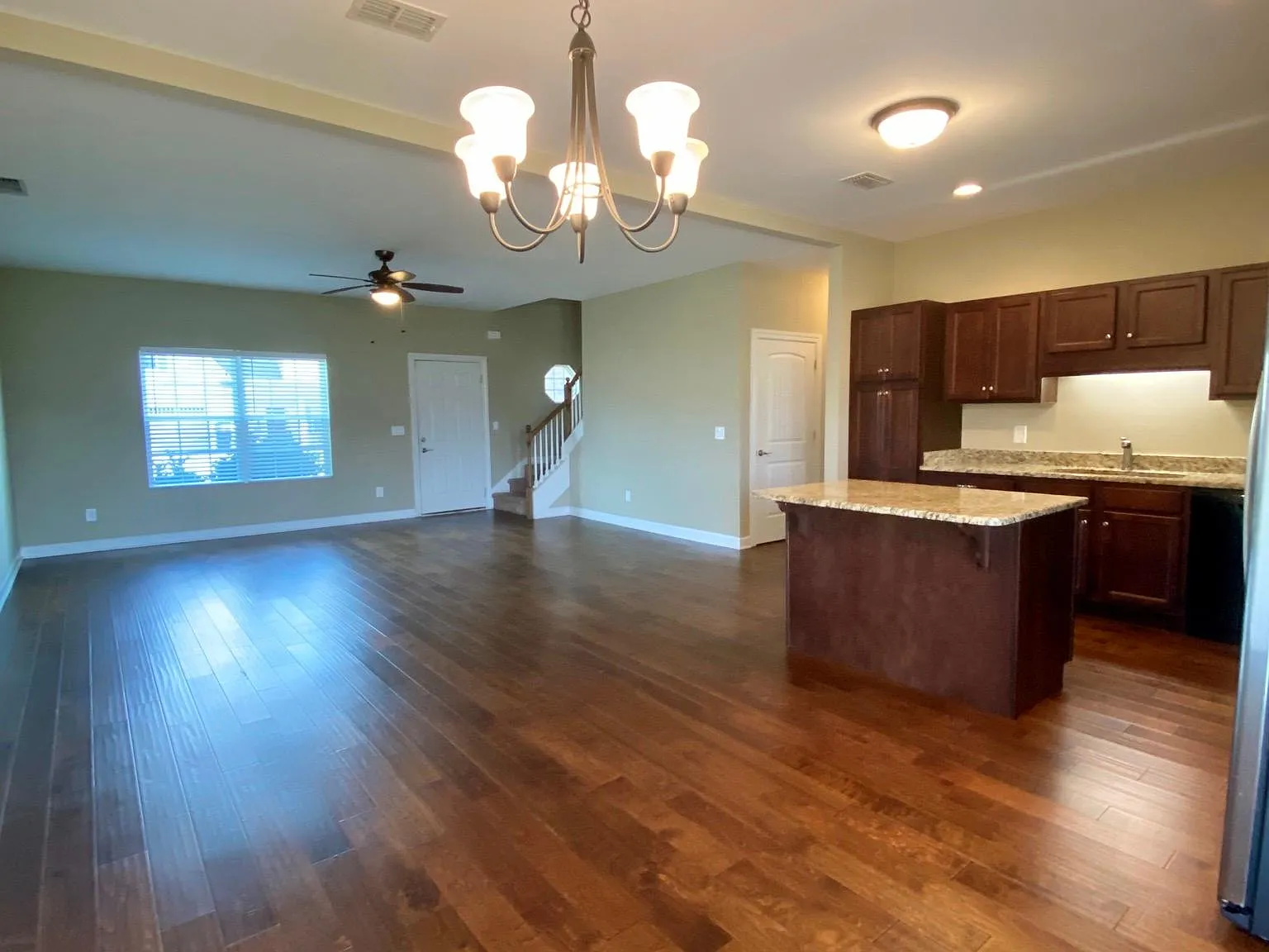 4 bed, 2.5 bath, 2360 sqft, $2,590 — Photo 3