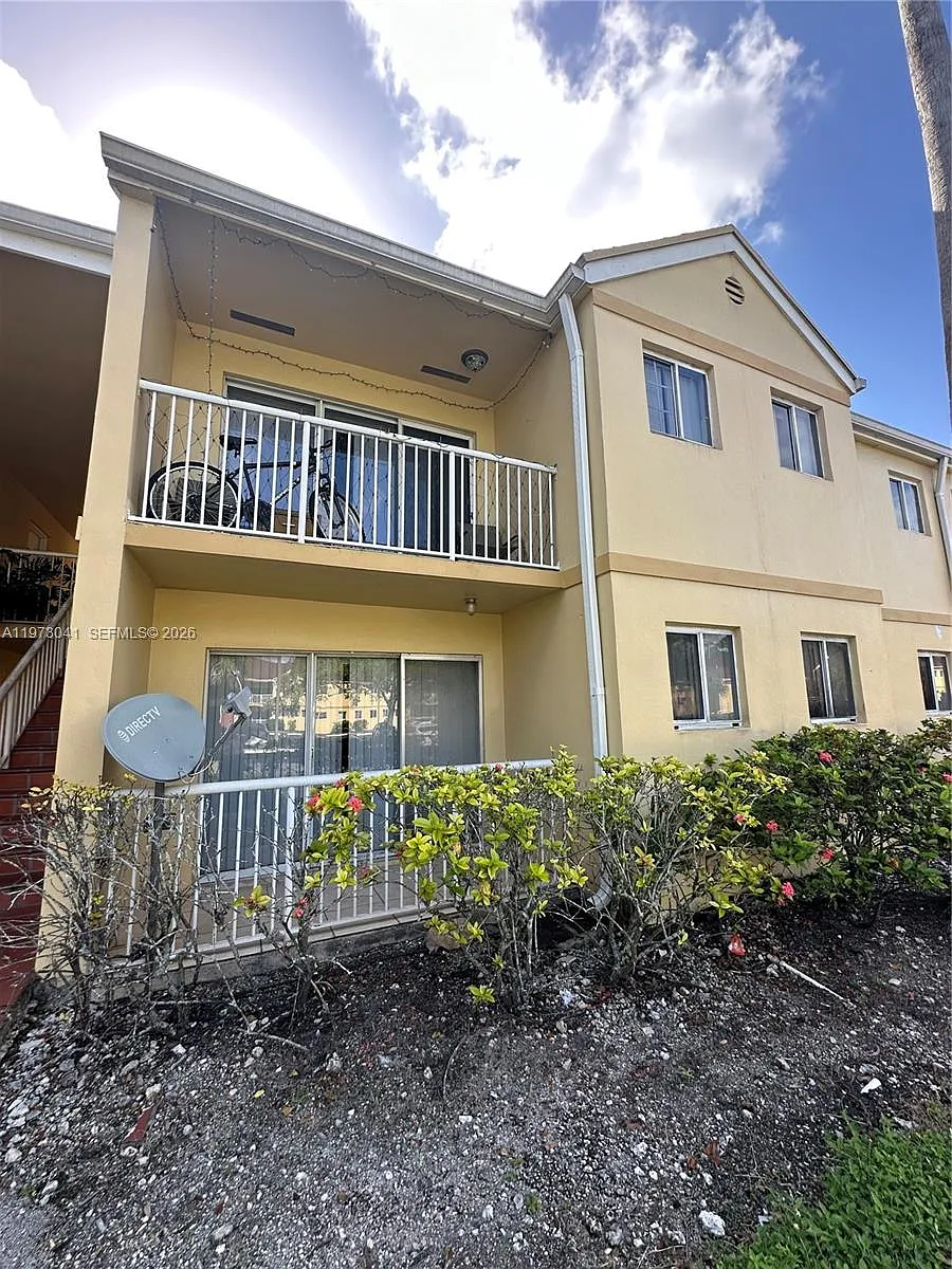 Building Photo - 13810 SW 112th St #110