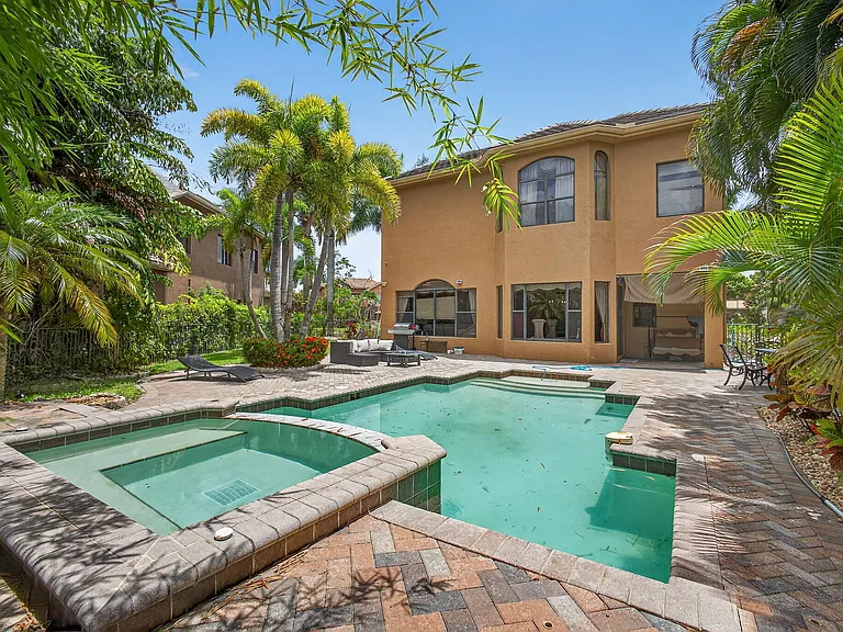 3501 Collonade Dr — Photo 33