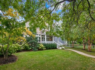 2812 Sheridan Rd, Evanston, IL 60201