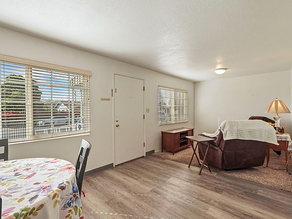 5th image of 3260 Belleview Ave