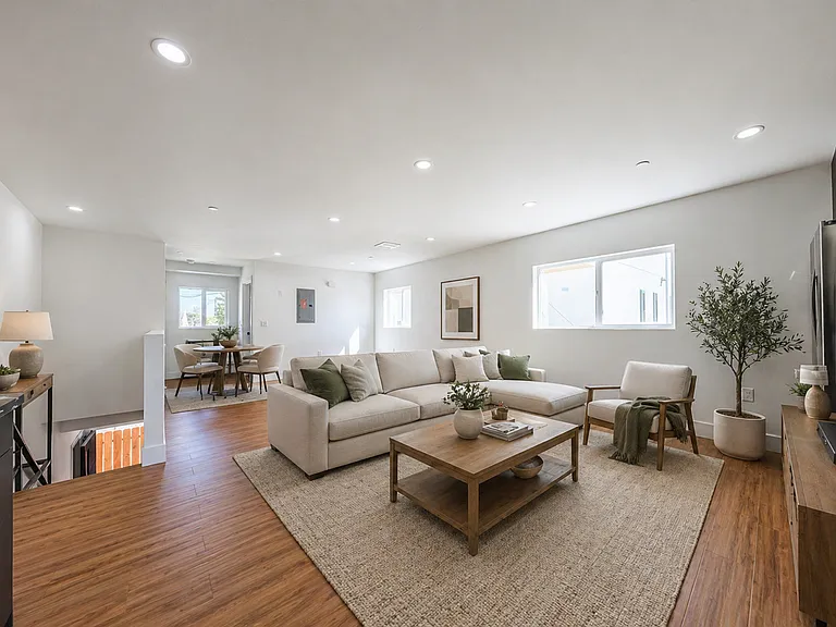 Luxury 3 & 4 Bed Townhomes | Walk to NoHo Arts District + Toluca Lake — Photo 6