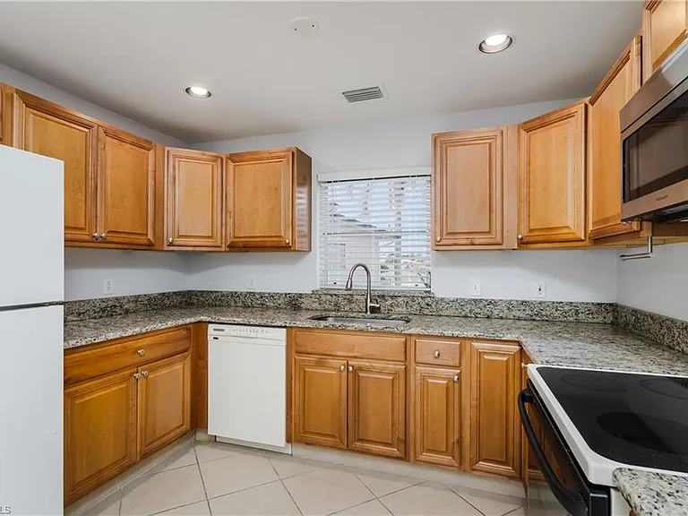 180 Cypress Way E #B212 — Photo 9