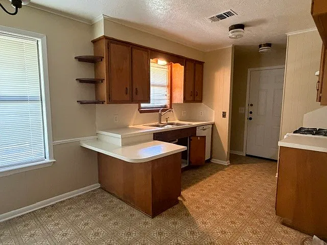 3 bed, 1.5 bath, 1314 sqft, $1,650 — Photo 4