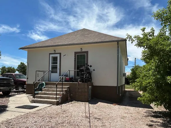 612 S Maple St, Lusk, WY 82225