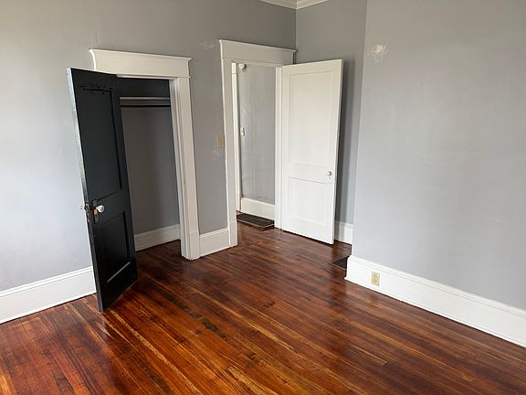 3rd image of 1601 E Fairview Ave