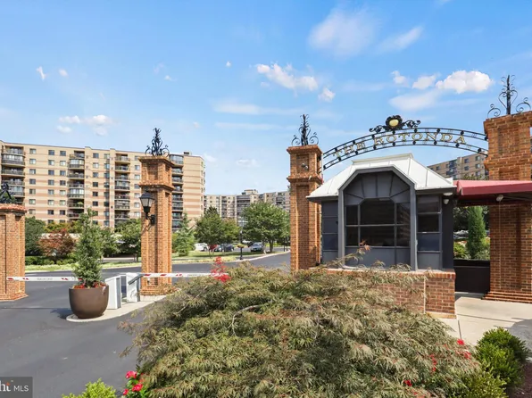 Greensboro Dr #8370-1024, McLean, VA 22102