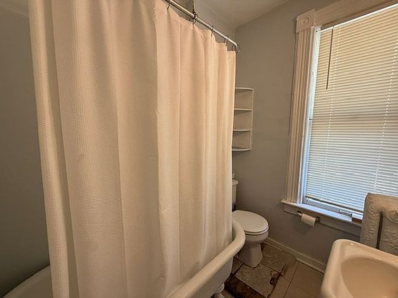 4th image of 802 W Illinois St APT 3
