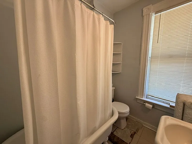 802 W Illinois St — Photo 4