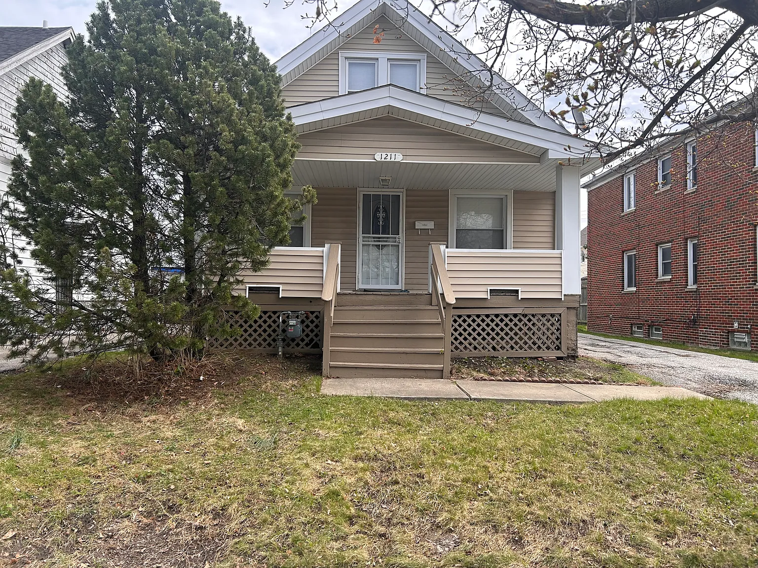 1211 E 170th St photo 1