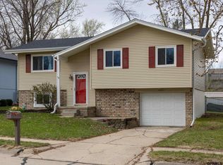 11922 S 34th St, Bellevue, NE 68123