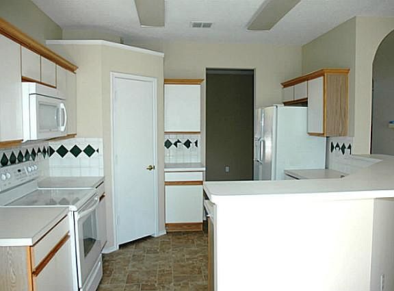 4th image of 1696 Yellowstone Ave