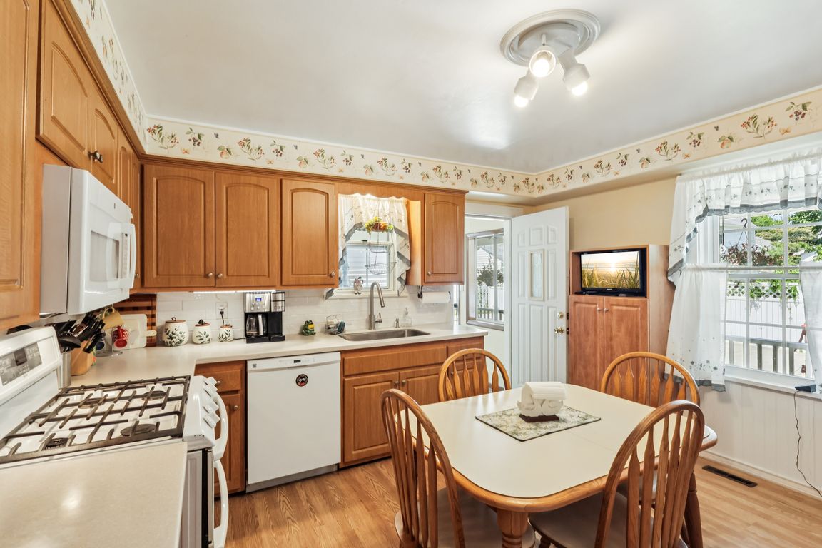 Dixon Rd-S3007-019.jpg