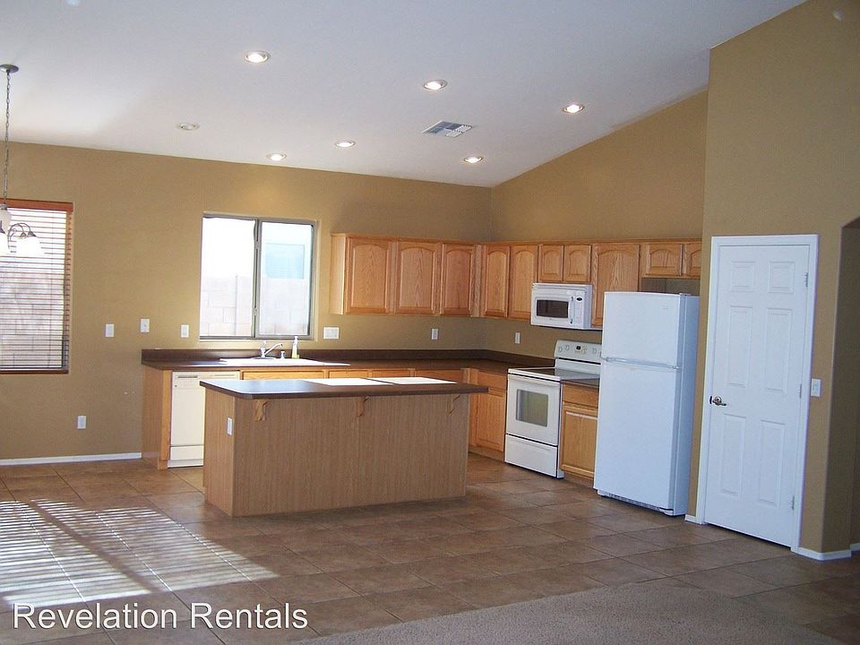 1st image of 2182 E Redwood Dr