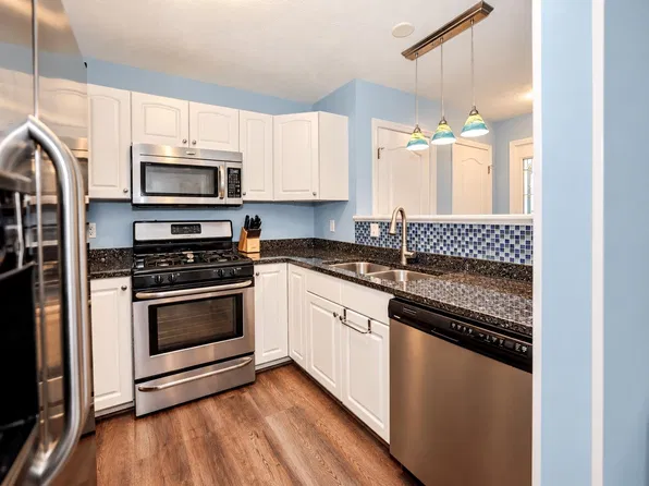 27 Suffolk Court #168, Bedford, NH 03110