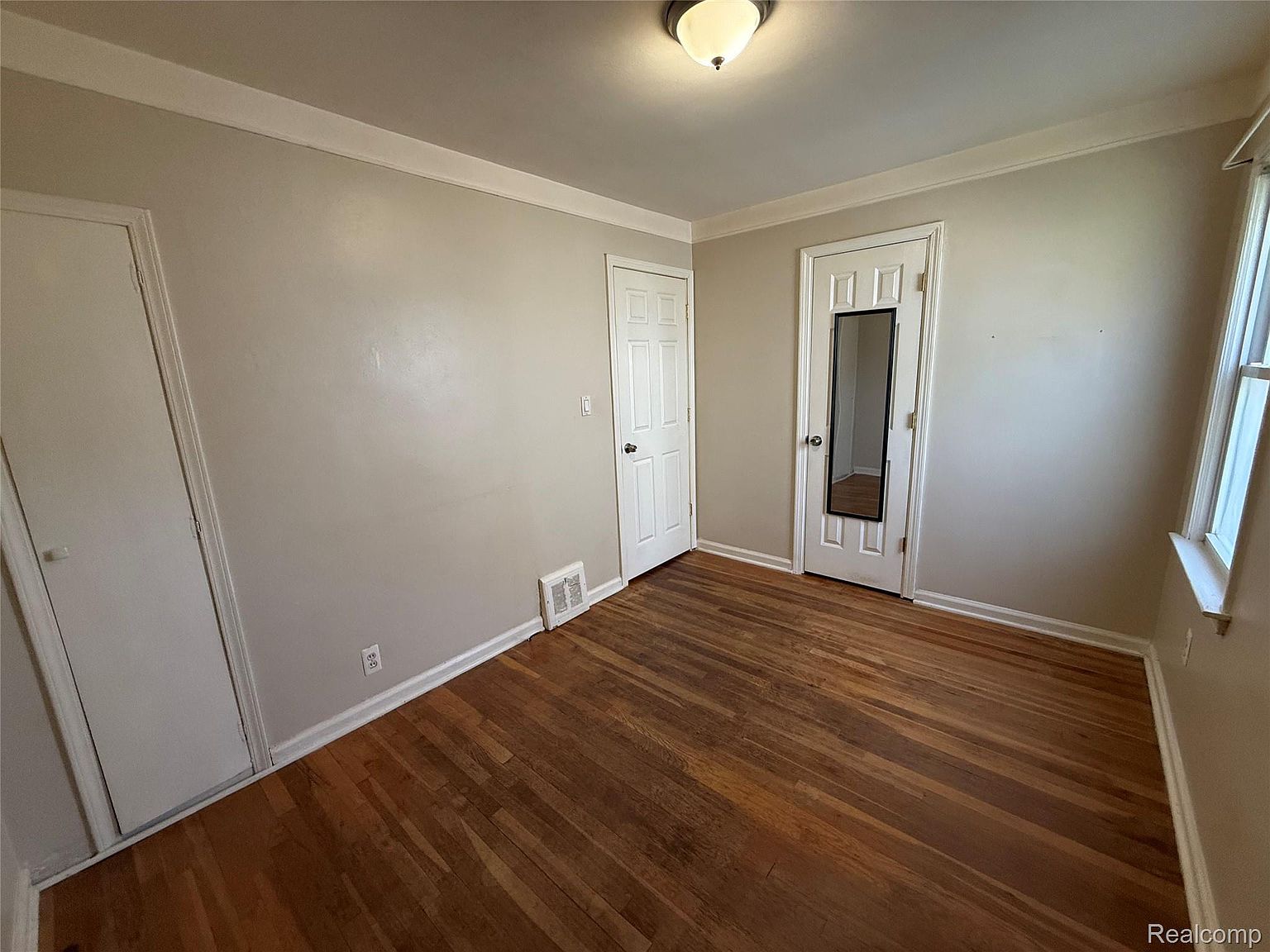 1407 Donald Ave, photo 24