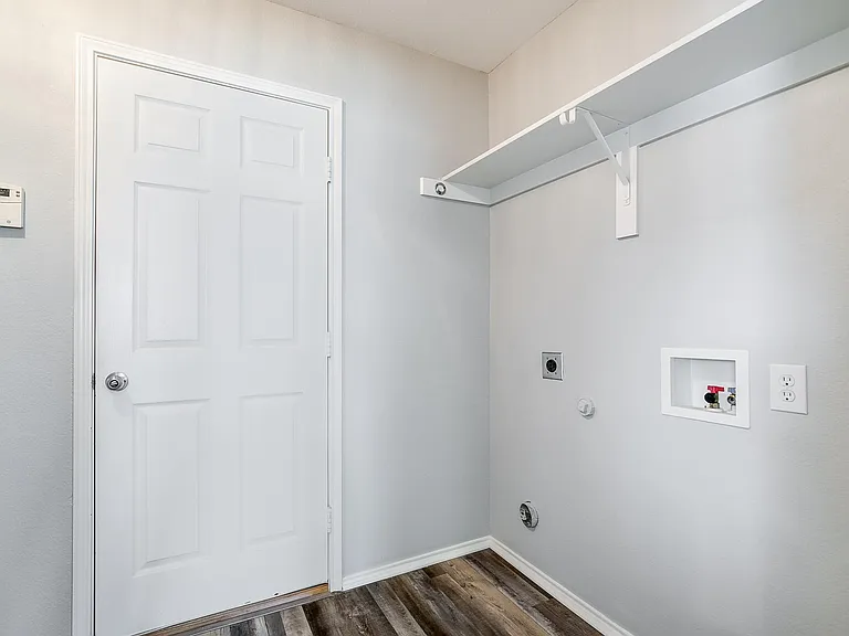 228 Meadow View Ln — Photo 2