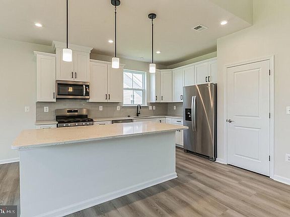 5th image of 36159 Windsor Park Dr