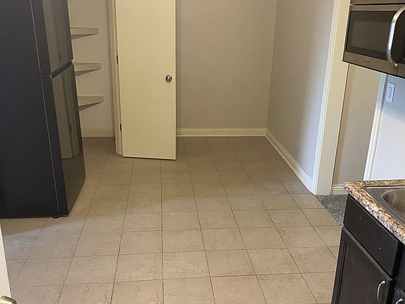 5th image of 1018 1/2 7th Ave #7