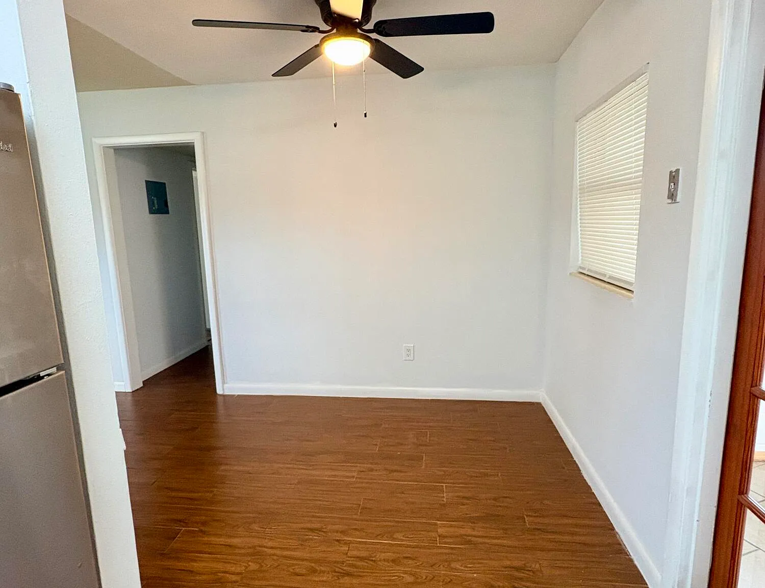 3 bed, 2.0 bath, 1184 sqft, $2,000 — Photo 4