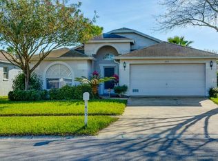 415 Sand Ridge Dr, Valrico, FL 33594