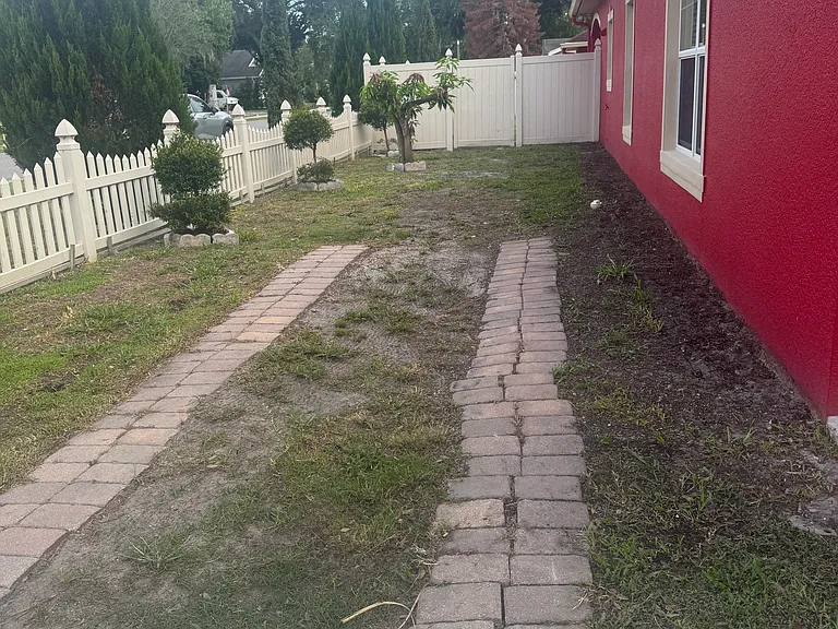 LEFT SIDE / CARPORT