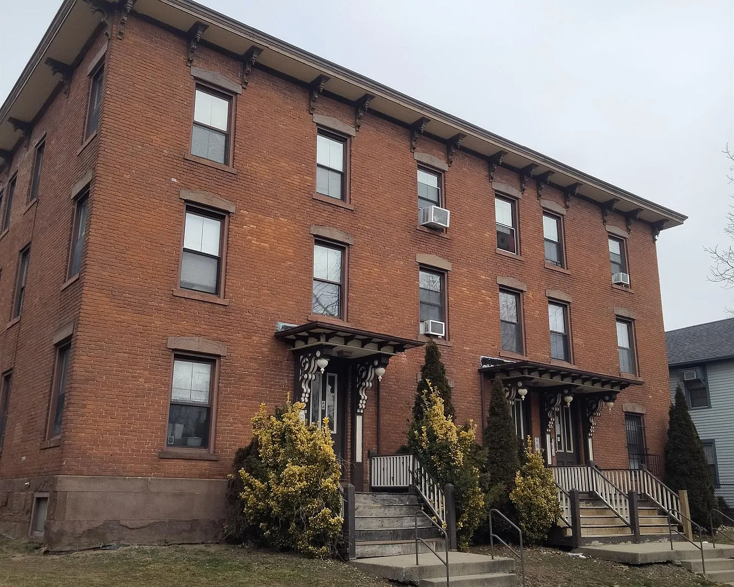 40-42 Alden Street — Photo 1
