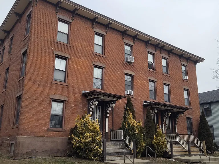 40 Alden St — Photo 1