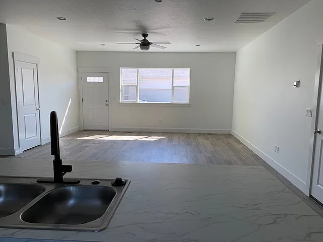 3 bed, 1240 sqft, $1,850 — Photo 3