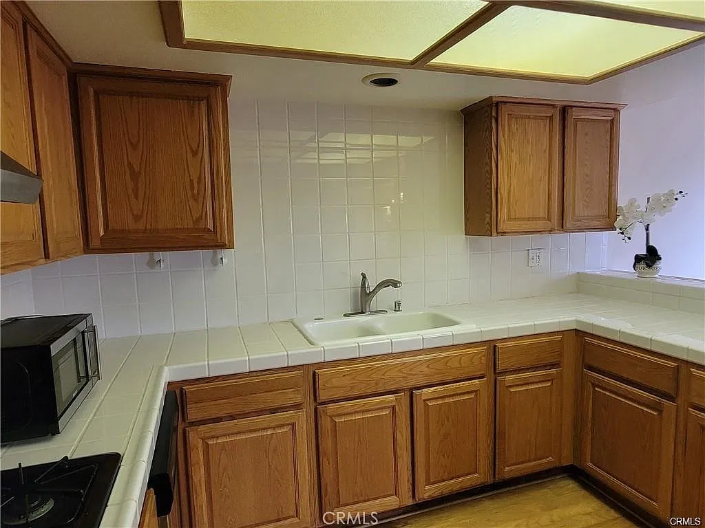 3 bed, 2282 sqft, $5,500 — Photo 2