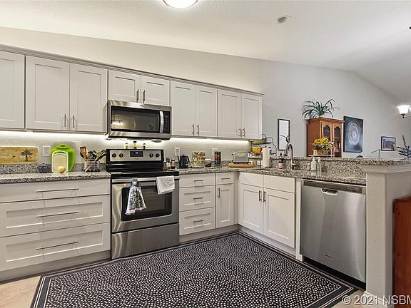 5th image of 2201 Hawks Cove Cir