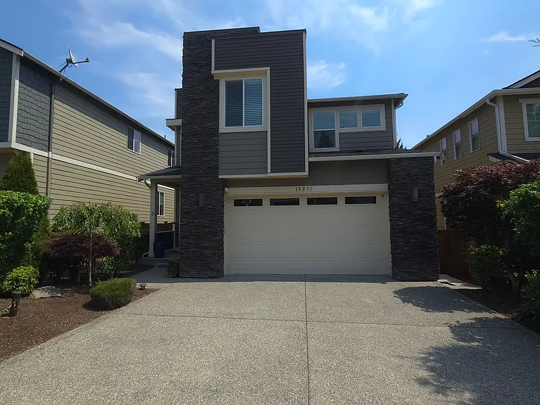 18231 3rd Dr SE — Photo 1