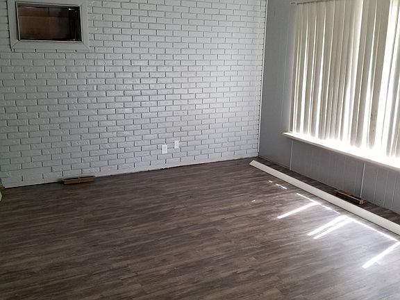 2nd image of 747 Greenbay Ave