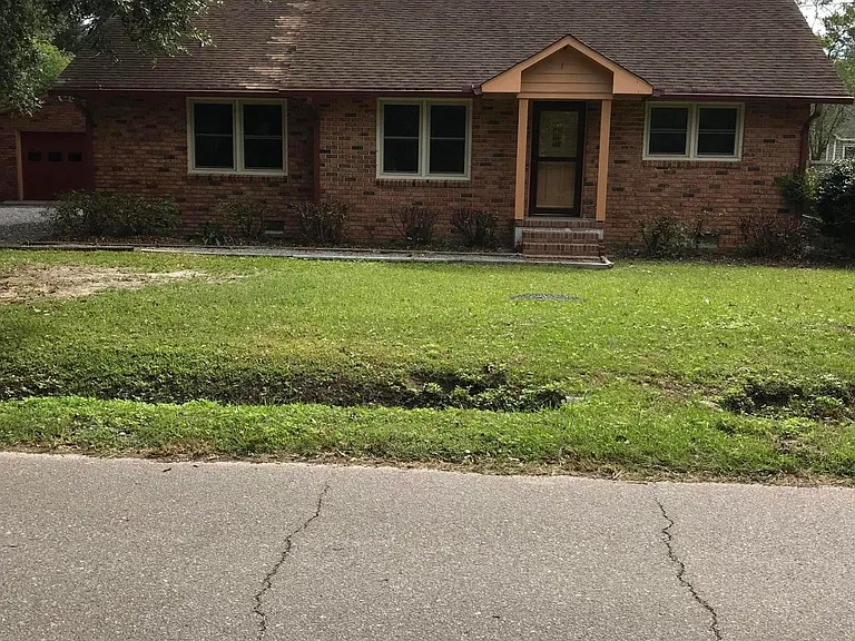 2073 Parkway Dr — Photo 2