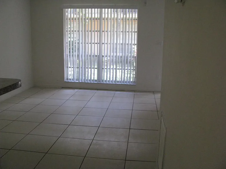 10832 N Kendall Dr #U11 — Photo 3