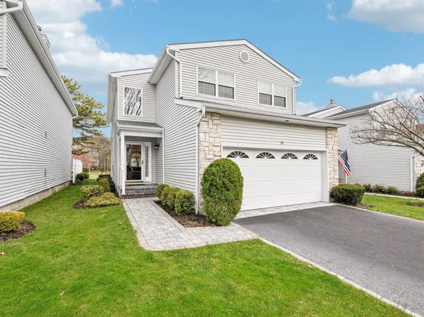 15 Colony Drive #15, Holbrook, NY 11741